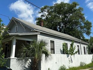 Foreclosed Home - 107 E 9TH ST, 32206