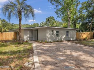 Foreclosed Home - 3638 CARMICHAEL AVE, 32207