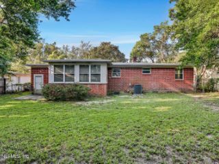 Foreclosed Home - 6117 GREENBERRY LN, 32211