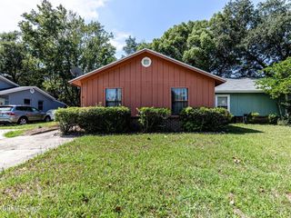 Foreclosed Home - 2718 HIDDEN VILLAGE DR, 32216