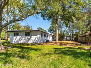 Foreclosed Home - 6532 LOU DR N, 32216