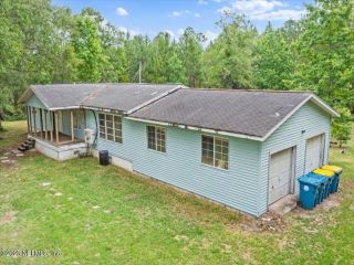 Foreclosed Home - 3093 LANNIE RD, 32218