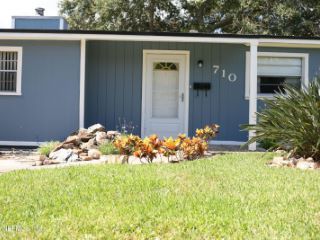 Foreclosed Home - 710 REDFIN DR, 32233