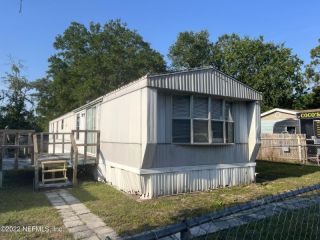 Foreclosed Home - 8140 MAPLE ST, 32244