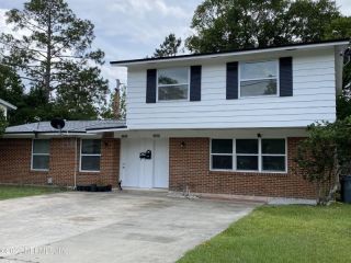 Foreclosed Home - 6068 LONGCHAMP DR, 32244