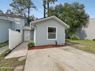 Foreclosed Home - 5531 CABOT DR N, 32244