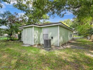 Foreclosed Home - 2924 SPENCER ST, 32254