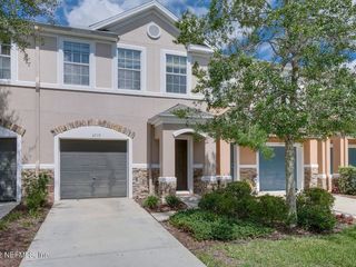 Foreclosed Home - 5719 PARKSTONE CROSSING DR, 32258