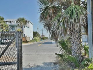 Foreclosed Home - 5406 BEACH DR, 32408