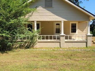 Foreclosed Home - 906 W BANFILL AVE, 32425