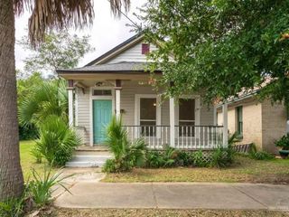 Foreclosed Home - 411 W GADSDEN ST, 32501