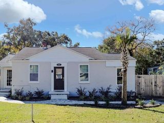 Foreclosed Home - 1661 W INTENDENCIA ST, 32502