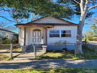 Foreclosed Home - 1221 N 6TH AVE, 32503