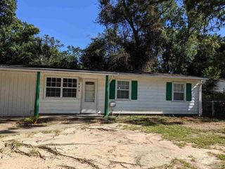 Foreclosed Home - 829 LUCERNE AVE, 32505