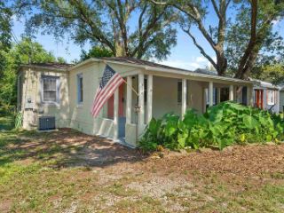 Foreclosed Home - 526 S 1ST ST, 32507