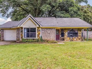 Foreclosed Home - 2228 WHITE PINES DR, 32526