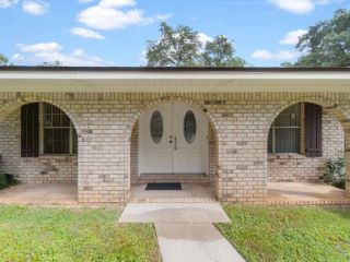 Foreclosed Home - 7120 N BLUE ANGEL PKWY, 32526