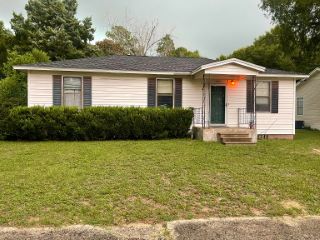 Foreclosed Home - 306 E 1ST AVE, 32536