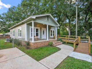 Foreclosed Home - 3803 CLANTON ST, 32565