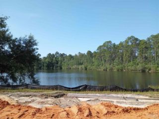 Foreclosed Home - 7387 OLD BAY POINTE RD, 32583