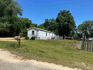 Foreclosed Home - 6444 LYNNWOOD CIR, 32583