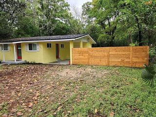 Foreclosed Home - 2940 SE 18TH AVE, 32641