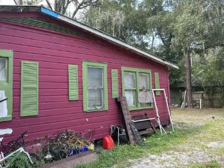Foreclosed Home - 220 SE 21ST ST, 32641