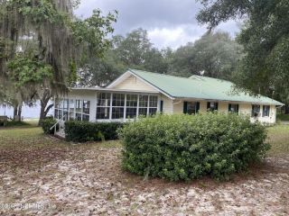 Foreclosed Home - 5664 SILVER SANDS CIR, 32656