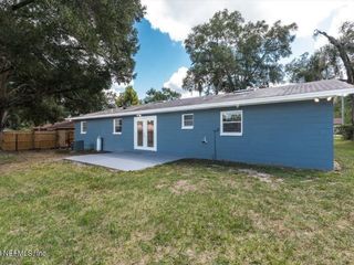 Foreclosed Home - 610 SW JASMINE AVE, 32656