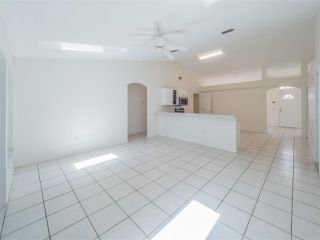 Foreclosed Home - 1221 N BRICKELL DR, 32725