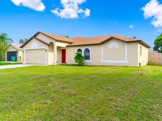Foreclosed Home - 913 VERCELLI ST, 32725