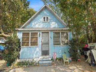 Foreclosed Home - 1033 S GROVE ST, 32726