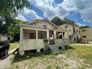 Foreclosed Home - 814 W SOUTH ST, 32805