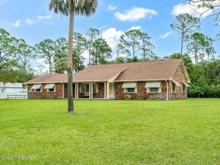 Foreclosed Home - 1715 S JOHN RODES BLVD, 32904