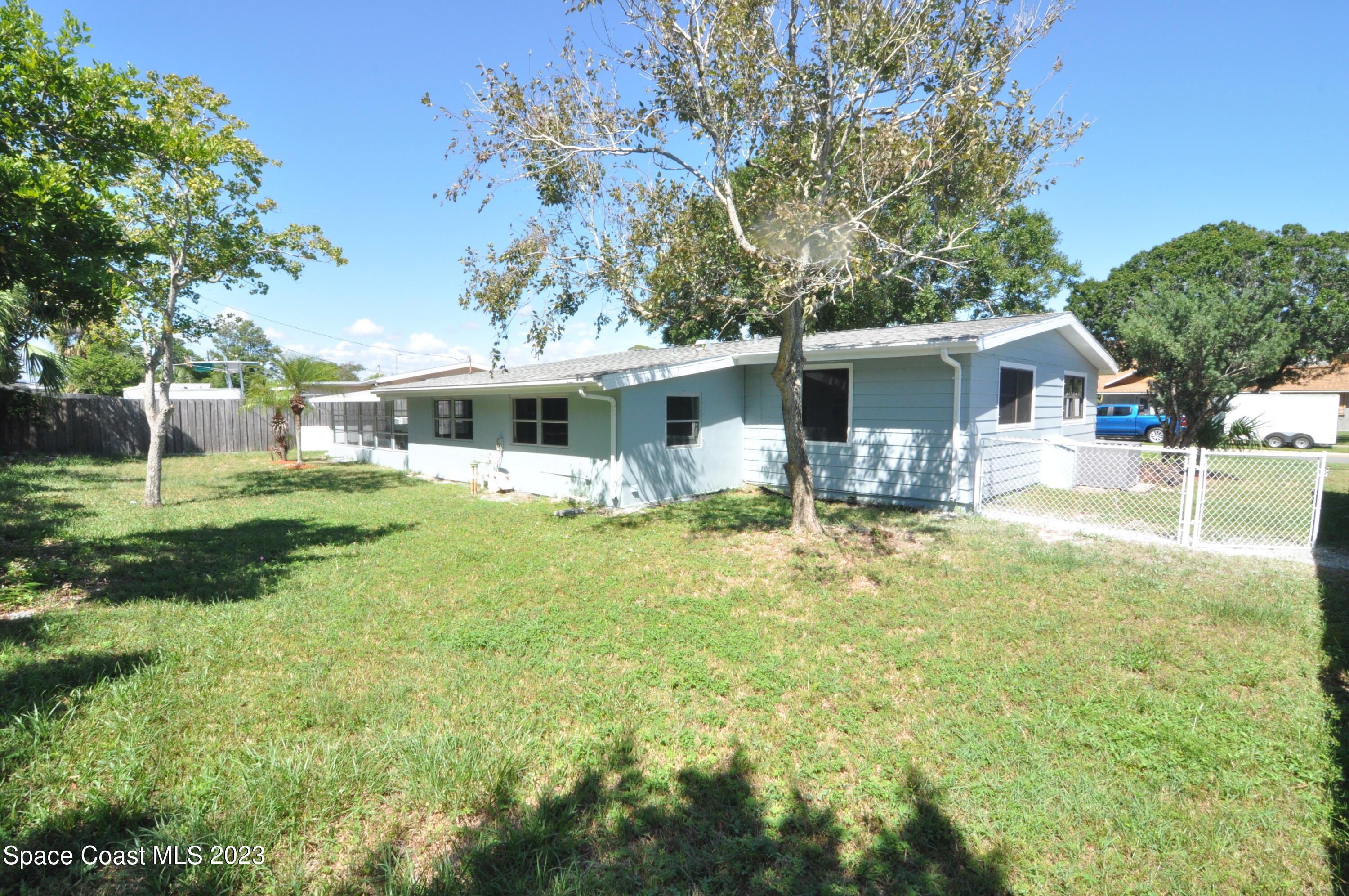 Foreclosed Home - 1181 DAYTONA DR NE, 32905