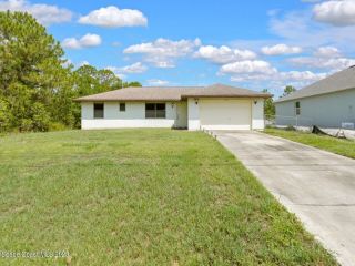 Foreclosed Home - 1019 WYOMING DR SE, 32909