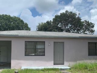 Foreclosed Home - 1050 OLIVE ST, 32922