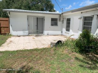 Foreclosed Home - 322 3RD ST, 32953