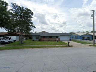 Foreclosed Home - 983 WOODSMERE PKWY, 32955