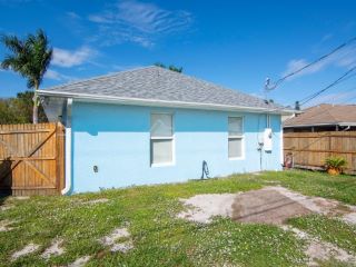 Foreclosed Home - 415 13TH PL SW, 32962