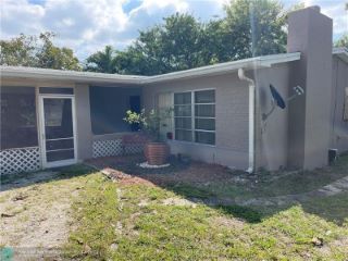 Foreclosed Home - 40 SE 7TH ST, 33004