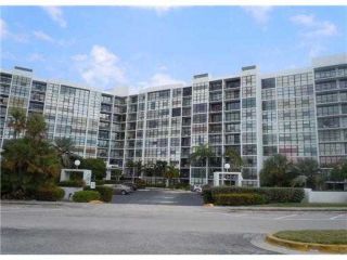 Foreclosed Home - 1000 PARKVIEW DR APT 306, 33009