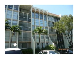 Foreclosed Home - 601 Three Islands Blvd # 1, 33009