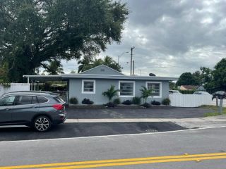 Foreclosed Home - 121 SE 8TH AVE, 33010