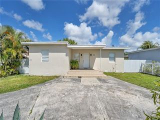 Foreclosed Home - 213 W 20TH ST, 33010