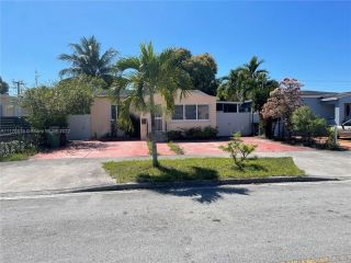 Foreclosed Home - 574 E 15TH ST, 33010