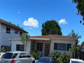 Foreclosed Home - 709 W 33RD ST, 33012