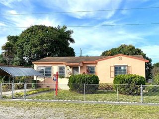 Foreclosed Home - 535 E 33RD ST, 33013