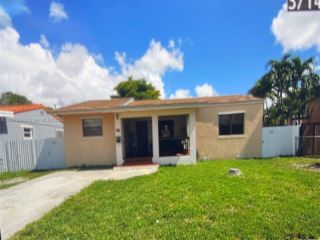 Foreclosed Home - 321 E 37TH ST, 33013