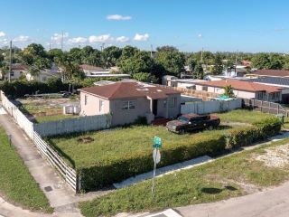 Foreclosed Home - 782 E 37TH ST, 33013